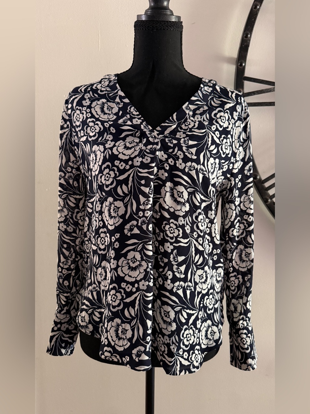 Ann Taylor Factory Black and White Floral V-Neck Blouse